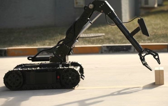 Робот защитника EOD безопасностью и обороной с оружиями